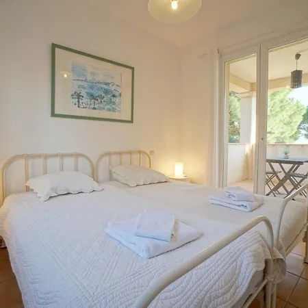 Les Cicerelles Provencal See View Garden & Swimming Pool וילה *