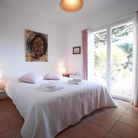 Les Cicerelles Provencal See View Garden & Swimming Pool וילה *
