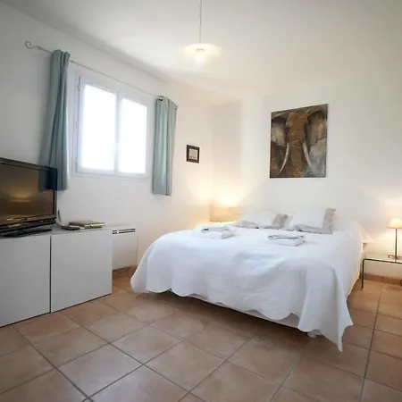 Les Cicerelles Provencal See View Garden & Swimming Pool فيلة راماتويل